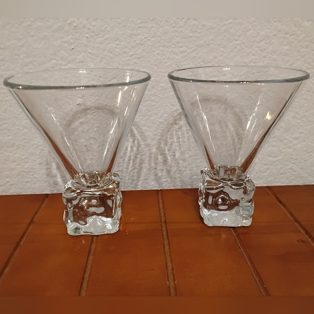 Set of 2 Vintage Disaronno Clear Glass Ice Cube Base Martini Glasses - Picture 3 of 12